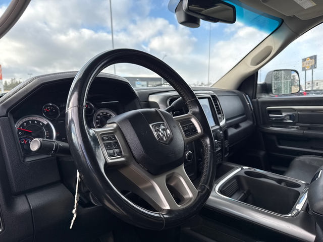2018 Ram 3500 Laramie DIESEL / CREW CAB / REAR CAMERA / HEATED S - Photo 9