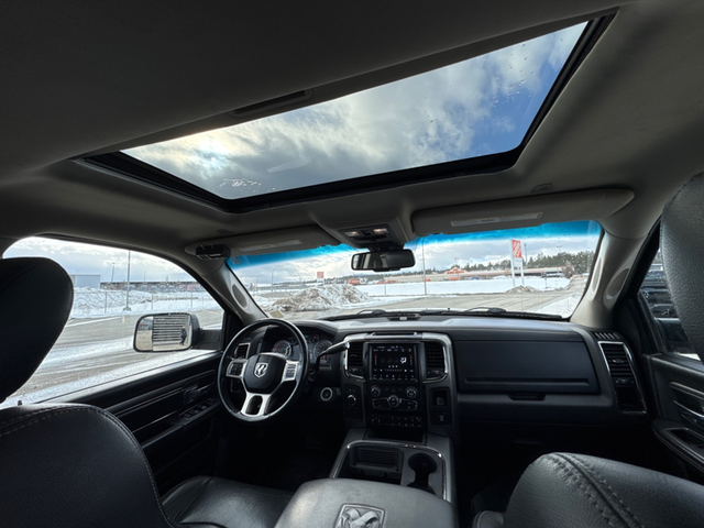 2018 Ram 3500 Laramie DIESEL / CREW CAB / REAR CAMERA / HEATED S - Photo 10