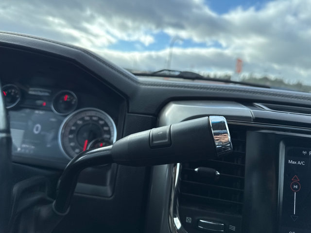 2018 Ram 3500 Laramie DIESEL / CREW CAB / REAR CAMERA / HEATED S - Photo 13