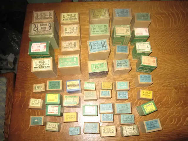 NEW OLD STOCK SLOTTED FLAT HEAD,ROUND HEAD,WOOD ,MACHINE SCREWS