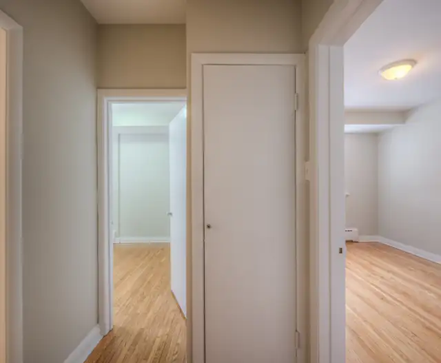 RENOVATED Bright 2bdrm APT- SPACIOUS  =AVAIL March 15= - Photo 5