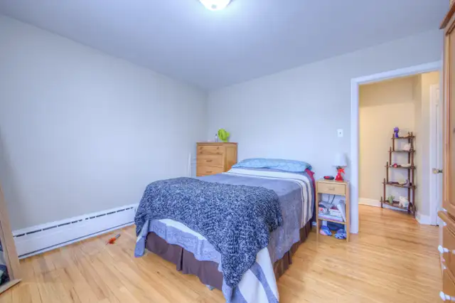 RENOVATED Bright 2bdrm APT- SPACIOUS  =AVAIL March 15= - Photo 10