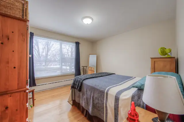 RENOVATED Bright 2bdrm APT- SPACIOUS  =AVAIL March 15= - Photo 11