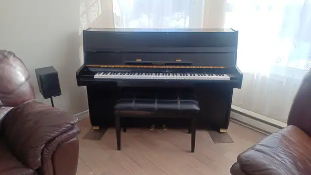Piano laqué noir