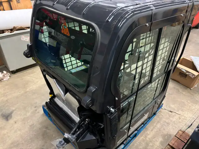BOBCAT CAB ASSEMBLY COMPLETE-BRAND NEW TAKE OFF - Photo 7