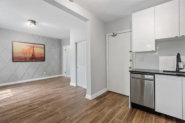 uOttawa Cozy LARGE studio, 5 min to Campus, FREE Internet, Avail - Photo 2