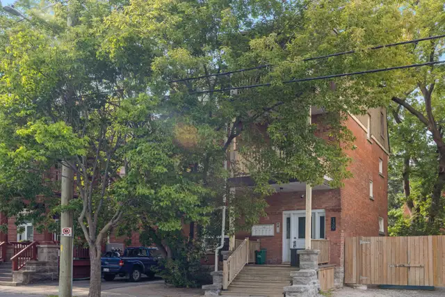 uOttawa Cozy LARGE studio, 5 min to Campus, FREE Internet, Avail - Photo 13