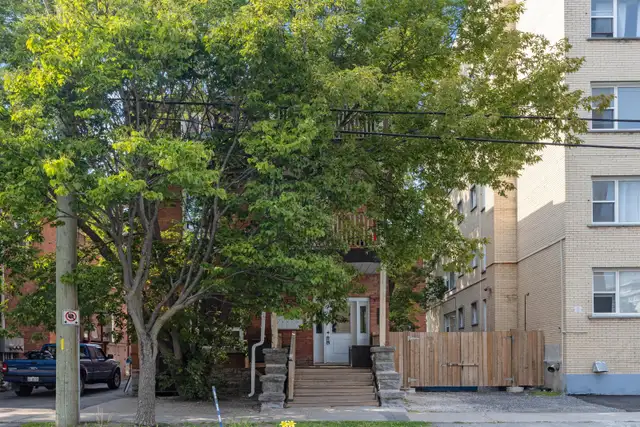 uOttawa Cozy LARGE studio, 5 min to Campus, FREE Internet, Avail - Photo 14