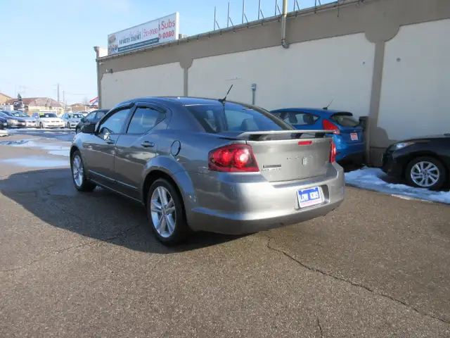 2012 Dodge Avenger SXT - Photo 8