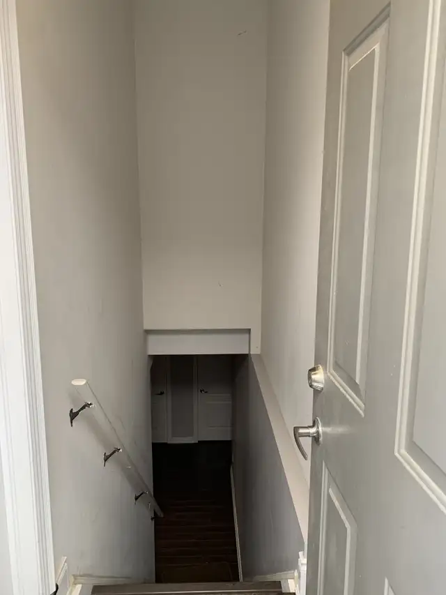 1 Bedroom Basement Apartment – Single/Couple - Photo 2