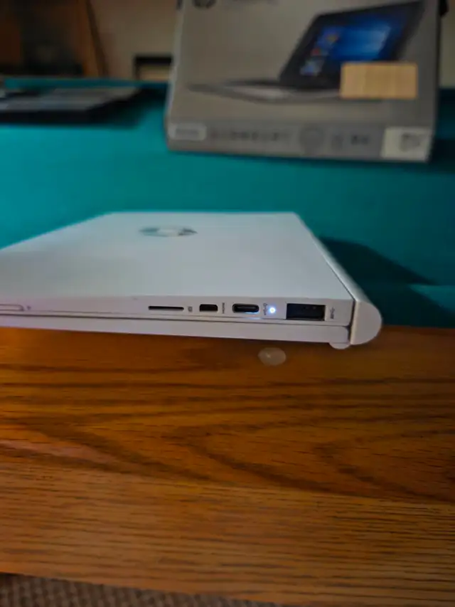 HP Pavilion x2 64GB-Barely Used-for parts or repair - Photo 2