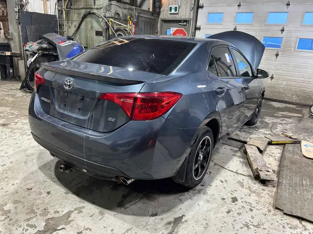 2017 Toyota Corolla SE - Photo 3