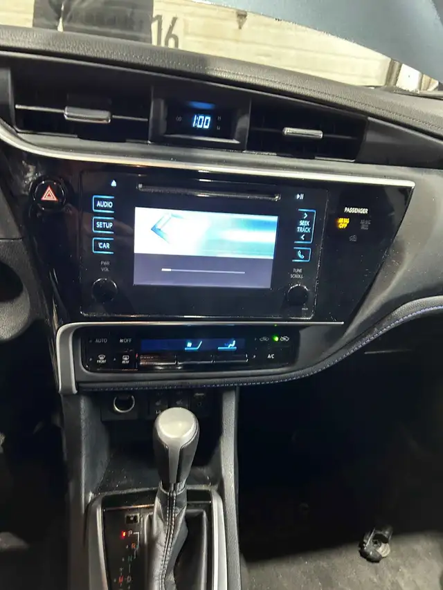 2017 Toyota Corolla SE - Photo 13