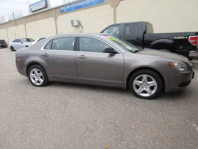 2011 Chevrolet Malibu LS - Photo 5