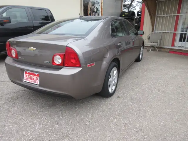 2011 Chevrolet Malibu LS - Photo 6