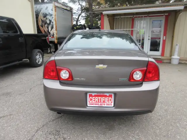 2011 Chevrolet Malibu LS - Photo 8
