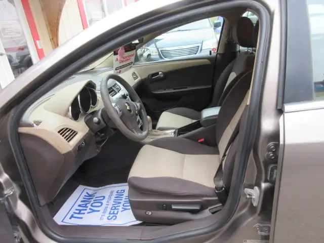 2011 Chevrolet Malibu LS - Photo 10