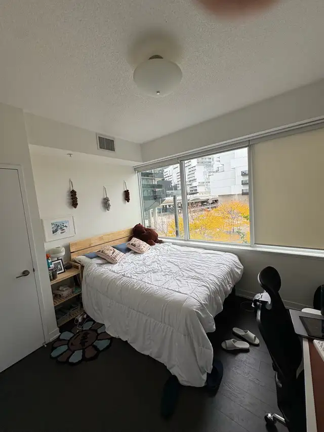 Master Bedroom w/ on-suite bath in 2B2B - Photo 2