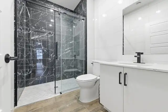 Beautiful Two Bedroom Two Bathroom Apartment - Photo 5