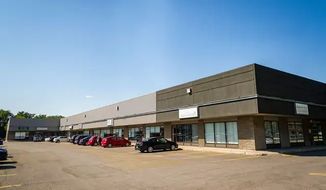 Espace commercial et industriel à louer – de 656 à 3 753 pi2 - Photo 4