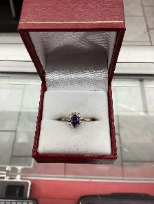 bague en or avec pierre violette