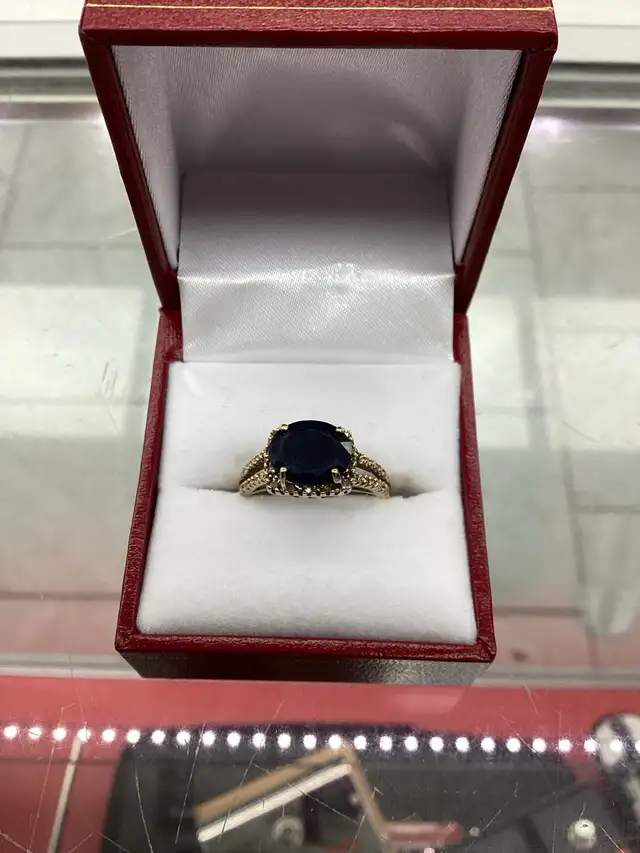 bague en or pierre ovale noir