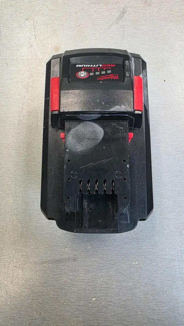 Milwaukee M18 High Output HD 12.0 Battery - Photo 3