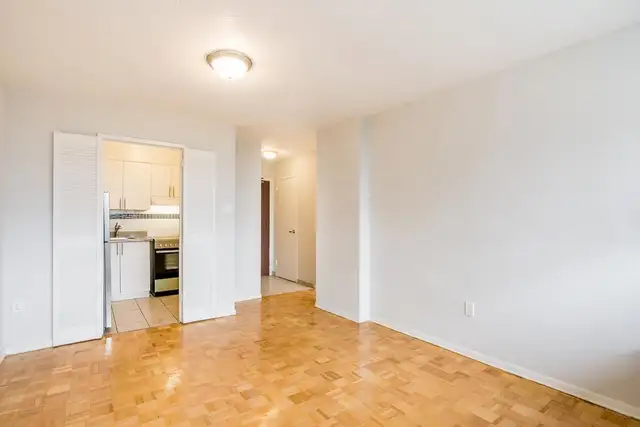 Eastmount Apartments - Townhouse (3 bedroom) available at 33 Eas - Photo 11