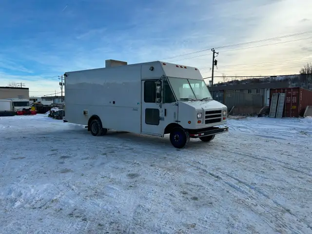 2002 Ford Utilimaster E-450 Step Van – 291,812 Kms - Photo 3