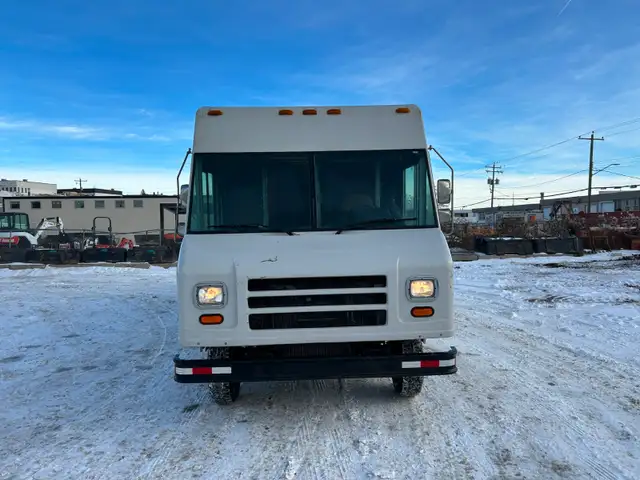 2002 Ford Utilimaster E-450 Step Van – 291,812 Kms - Photo 4
