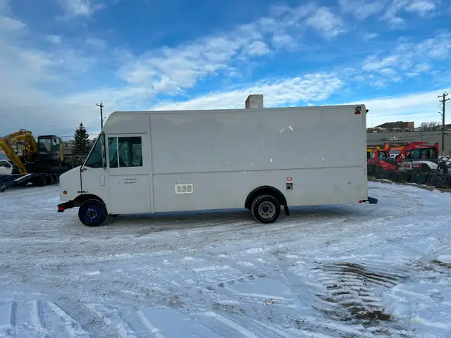 2002 Ford Utilimaster E-450 Step Van – 291,812 Kms - Photo 6