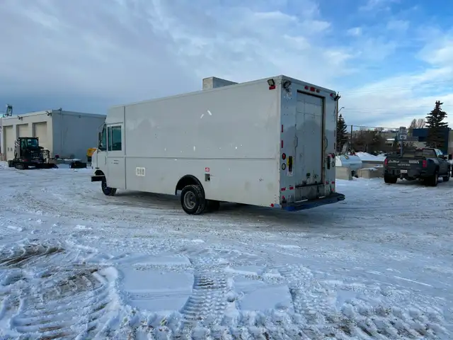 2002 Ford Utilimaster E-450 Step Van – 291,812 Kms - Photo 7