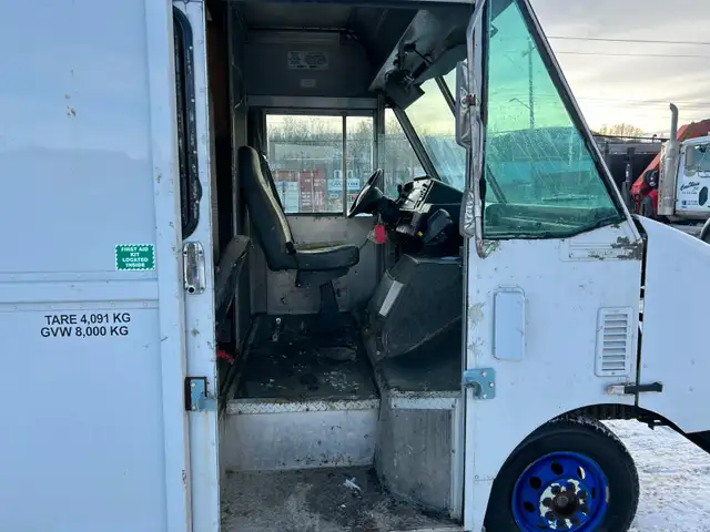 2002 Ford Utilimaster E-450 Step Van – 291,812 Kms - Photo 9