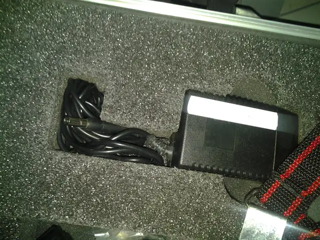 Dwyer Series UF Sonicflow portable, non-invasive ultrasonic flow - Photo 2