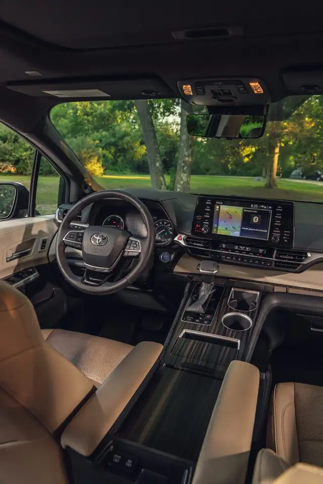 Windsor-Toronto-Windsor - Photo 2