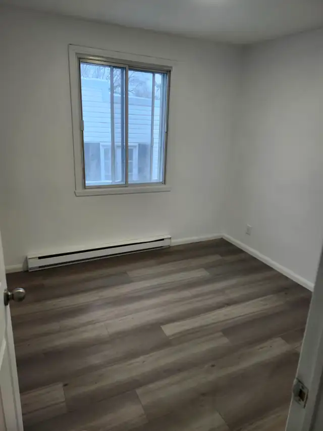 1325$/month-New Renovated 41/2-Lachine-Available now. - Photo 2