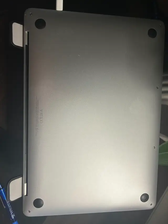 2020 MacBook Pro 14' Silver (Excellent Condition   Original Box) - Photo 3