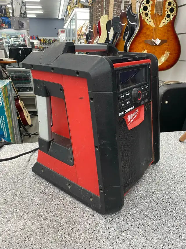Milwaukee 2792 Jobsite Radio - Photo 2