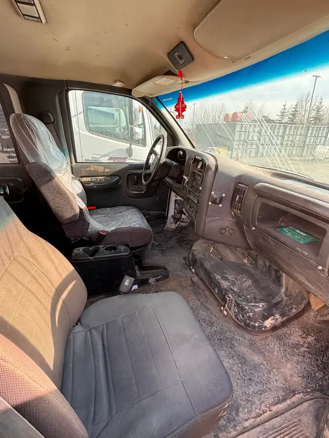 2007 GMC C550 4x4 - Photo 7