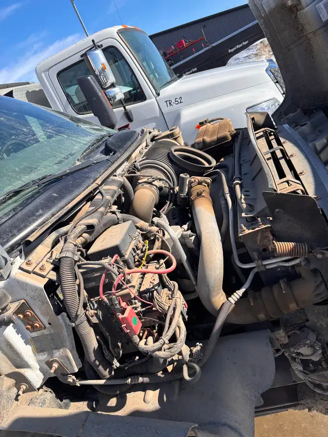 2007 GMC C550 4x4 - Photo 9