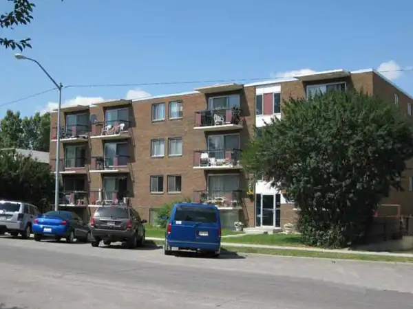 Sunalta - Large innercity 2BR apt - 20 min to downtown Calgary