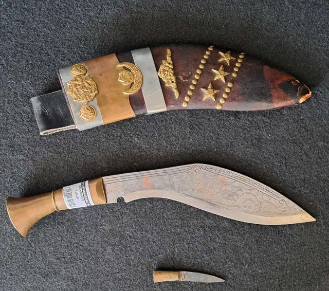 Kukri Knife (32075092)
