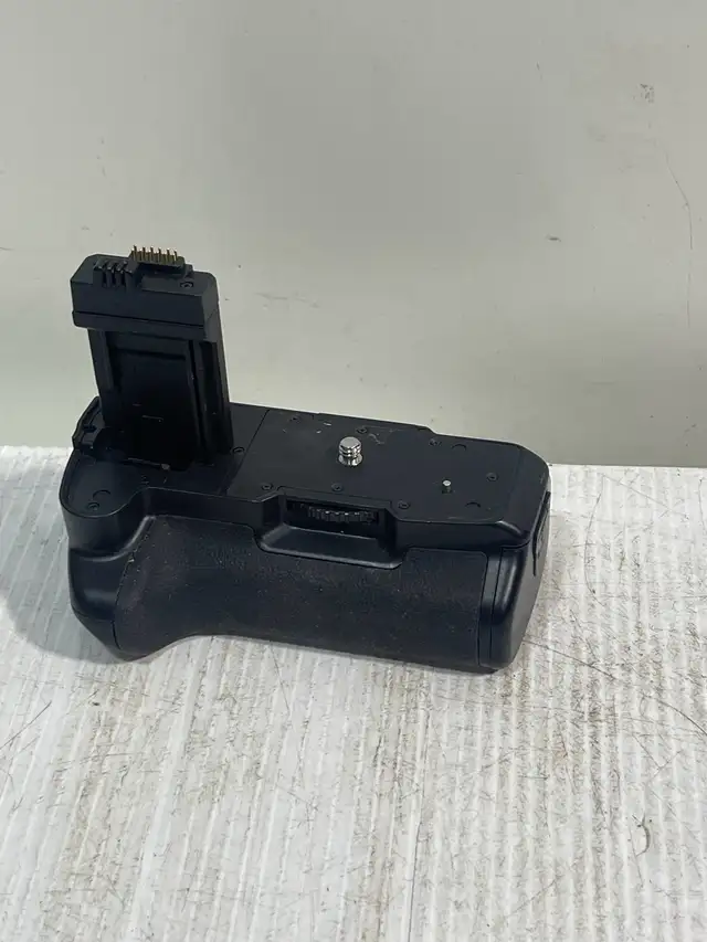 Canon BG-E6D Battery Grip - Photo 2