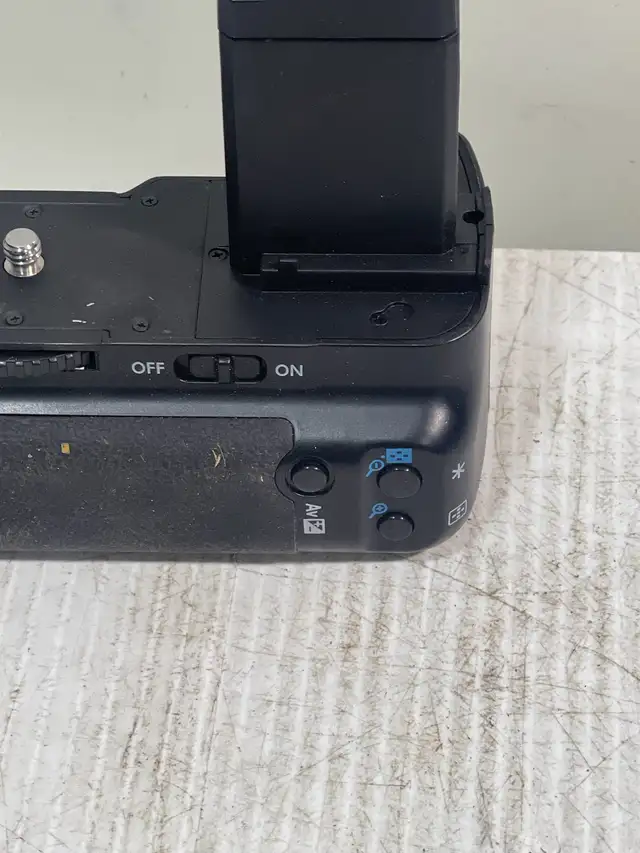 Canon BG-E6D Battery Grip - Photo 5