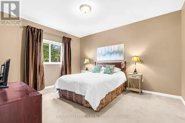 2 Bedrooms For rent In Beautiful Home On Hamilton Mountain - Photo 2