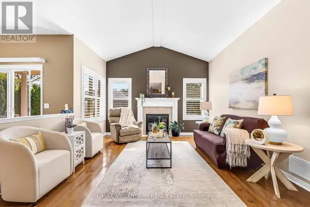 2 Bedrooms For rent In Beautiful Home On Hamilton Mountain - Photo 8