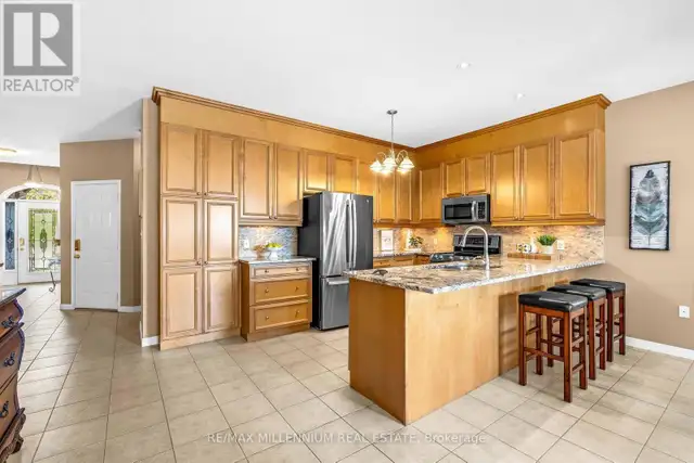 2 Bedrooms For rent In Beautiful Home On Hamilton Mountain - Photo 9