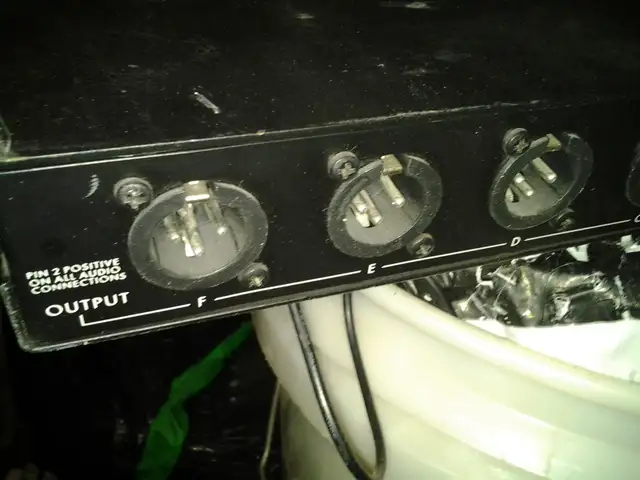 Oxmoor MDA-16 Distribution Amplifier HUGE pro audio studio recor - Photo 2