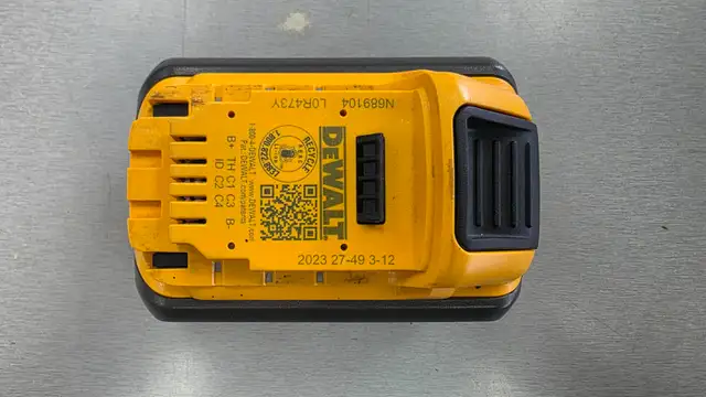 DEWALT 20v/60v FlexVolt 9Ah Battery - Photo 3