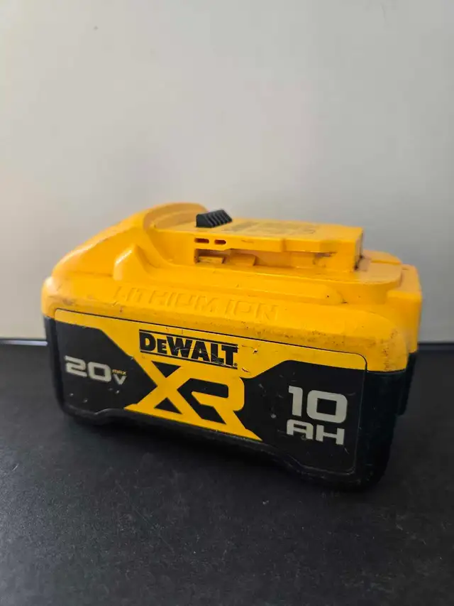 DEWALT 10AH BATTERY 20V DCB210